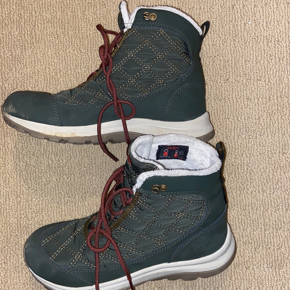Like new keen hiking boots